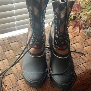 Burberry Black and plaid tie-up rain & Snow Boots for Women.